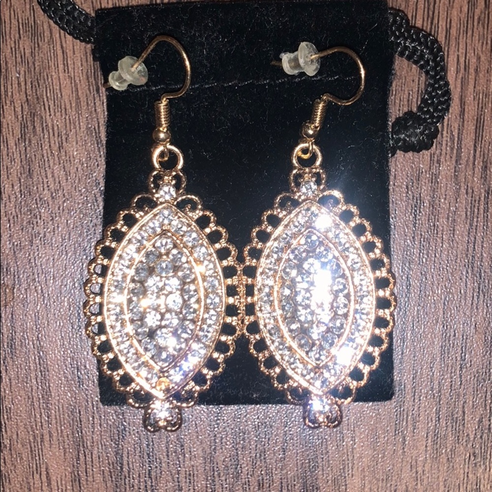 Gold Earrings NWOT